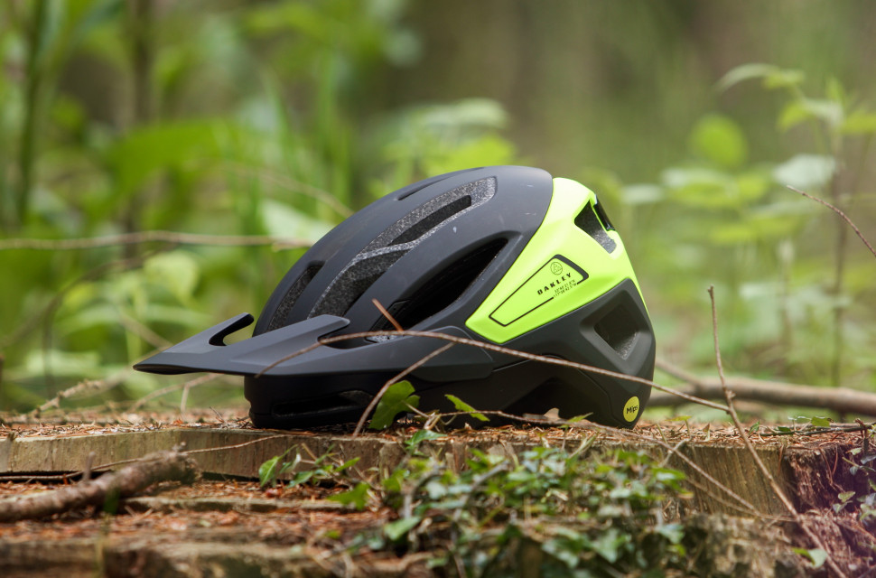 Oakley DRT3 MIPS helmet review off road.cc